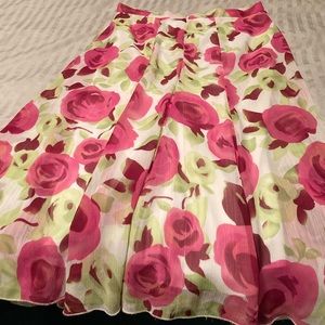 Pink flowery skirt. Brand: Studio Petite